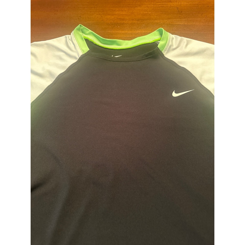 Nike Athletic Shirt Mens M Black Green Excellent Short Sleeve Colorblock Swoosh